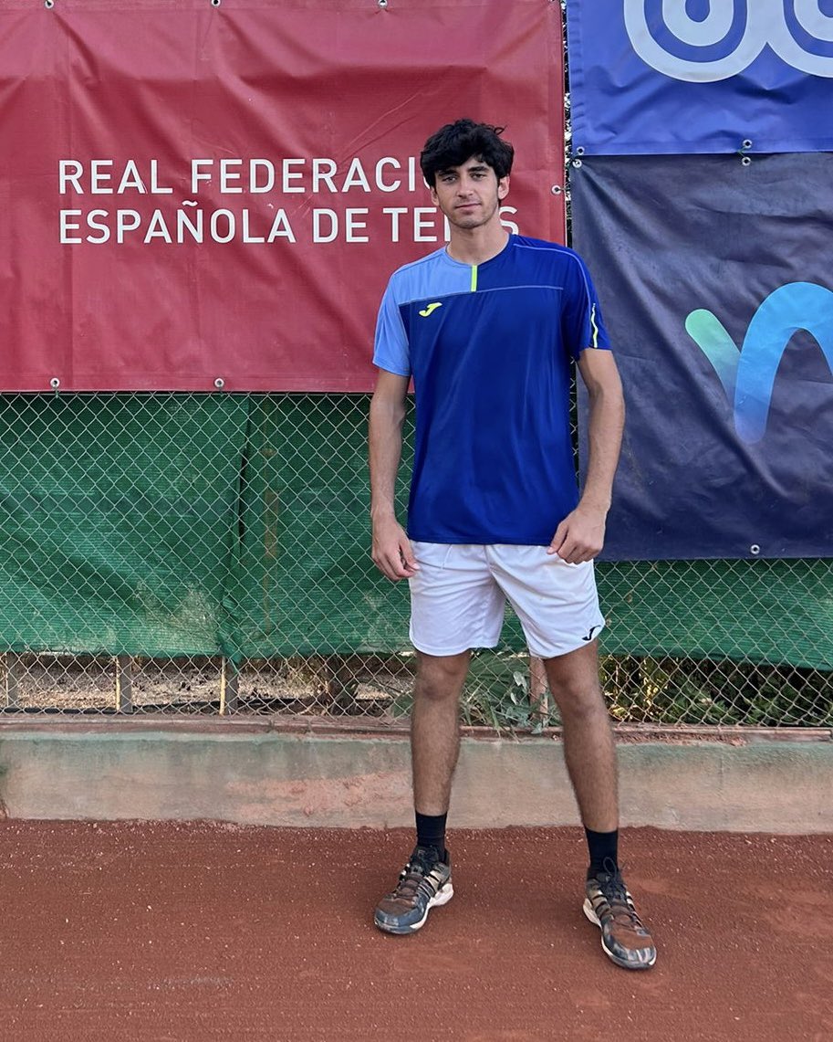 RFETenis's tweet image. ¡Final definida en Denia! 😏
🫵 Javi Barranco y Pablo Martínez lucharán por el #ITF M25 de la localidad alicantina
🇪🇸 Barranco 6-3 6-4 a Hernández 🇪🇸
🇪🇸 Martínez 6-2 2-6 7-5 a Damas 🇪🇸