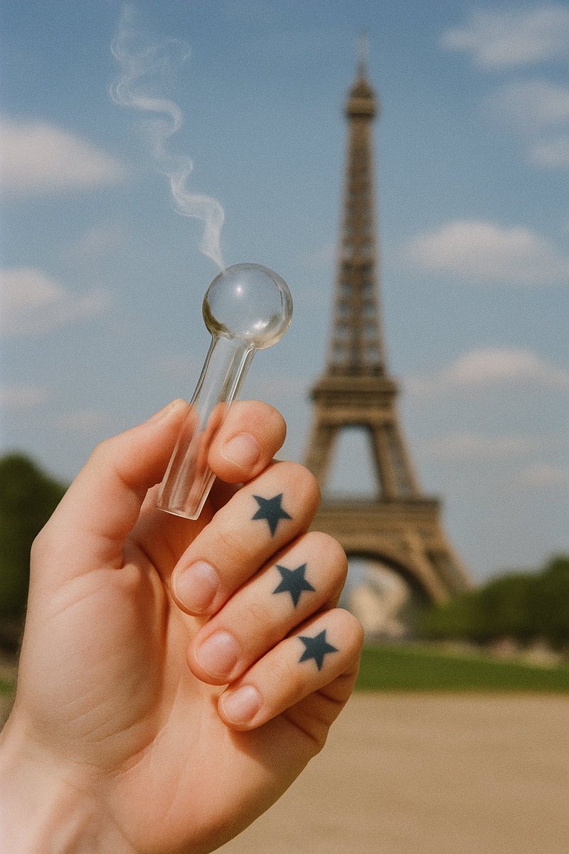 WOLFDRAWN's tweet image. Me in Paris next month