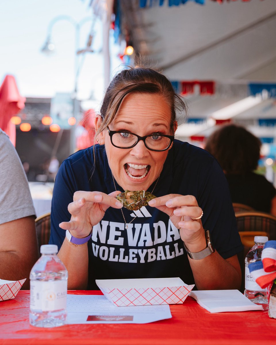 NevadaWolfPack's tweet image. Whoโs gonna win the Wolf Pack Wing award ?
@NevadaWVB Head Coach, Shannon Wyckoff-McNeal will be the judge of that๐
#BattleBorn