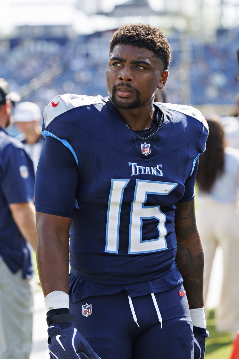 ComplexSports's tweet image. Titans WR Trenton Burks suffered a fractured collarbone during practice Saturday.
Burks will be evaluated for a shoulder injury and undergo more test, according to Coach Brian Callahan.
(via: @espn )