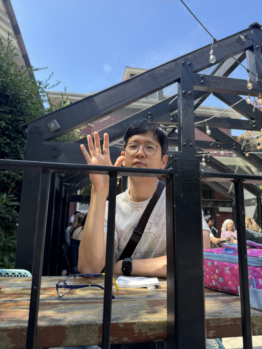 d_ijk_stra's tweet image. 별이와 둘이서 카페 갔는데 별이가 찍어준 내 사진 분위기가 왠지 마음에 들어서 #별이육아