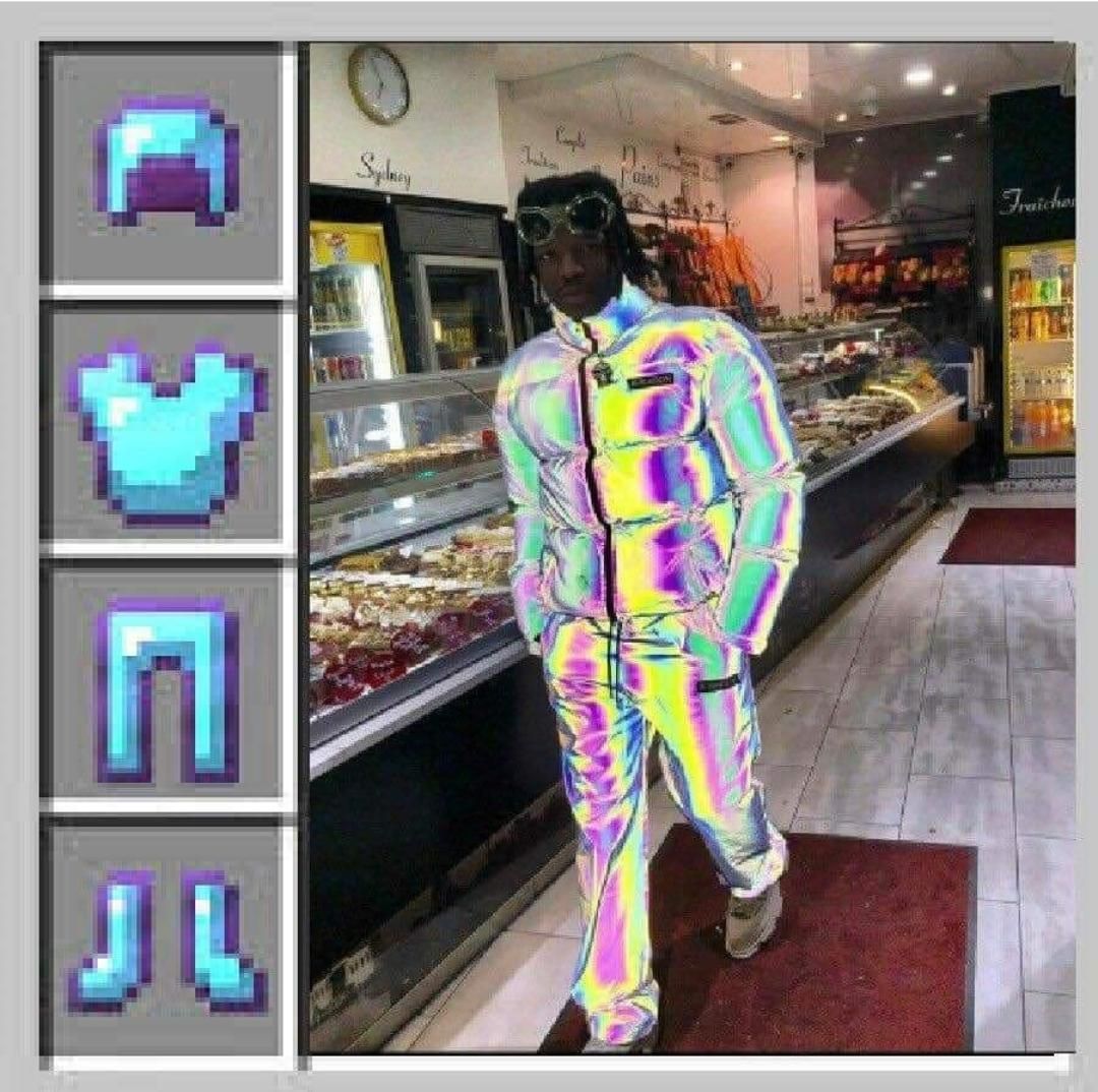 TaketsuCorp's tweet image. Literalmente se hizo canon la armadura de Diamante encantada de Minecraft en la vida real