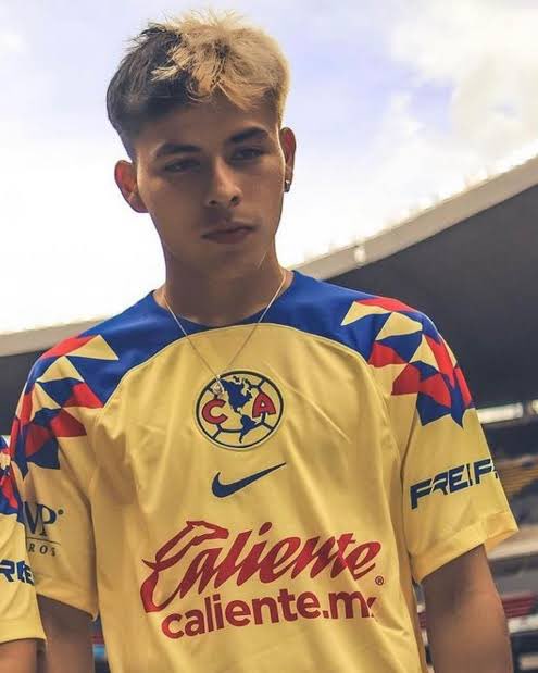 RTDI25's tweet image. Ni en el fútbol, ni en el boxeo...🤡
#Rivaldo #VeladadelAnoV