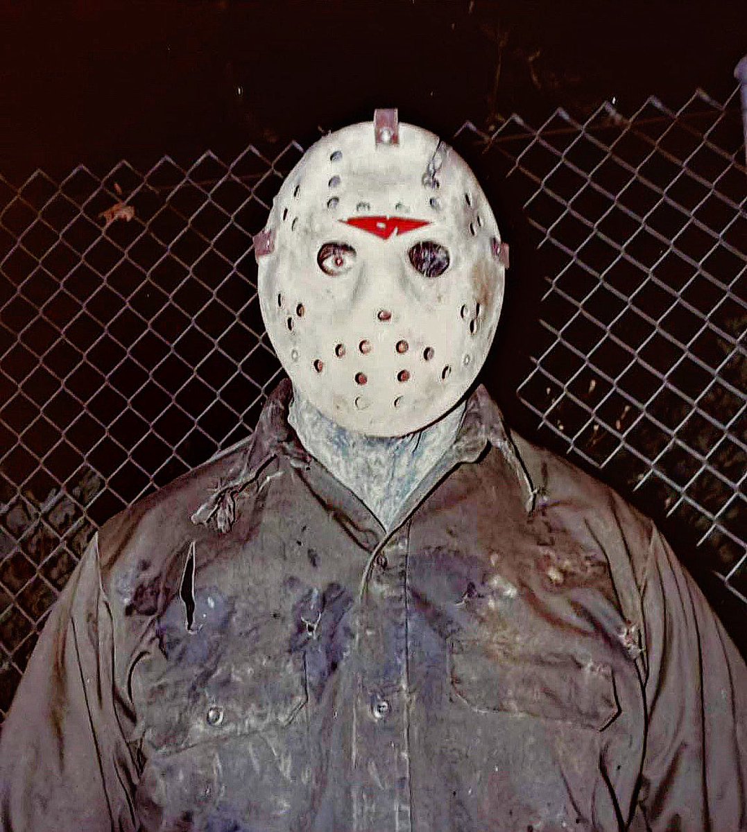 F13ARCHIVIST's tweet image. #BehindTheScenes photos *CIRCA SRING ‘86* of C. J. Graham as #JasonVoorhees with film editor Bruce Green on the set of #FridayThe13th Part VI – Jason Lives (1986)
#HorrorCommunity #HorrorMovies #1980s #horror