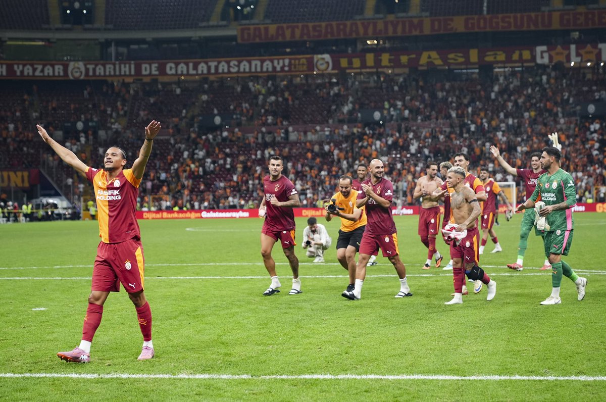 ultrAslan's tweet image. 🟨🟥 İlk üçlü! Leroy Sane Parçalıyla evimizde!