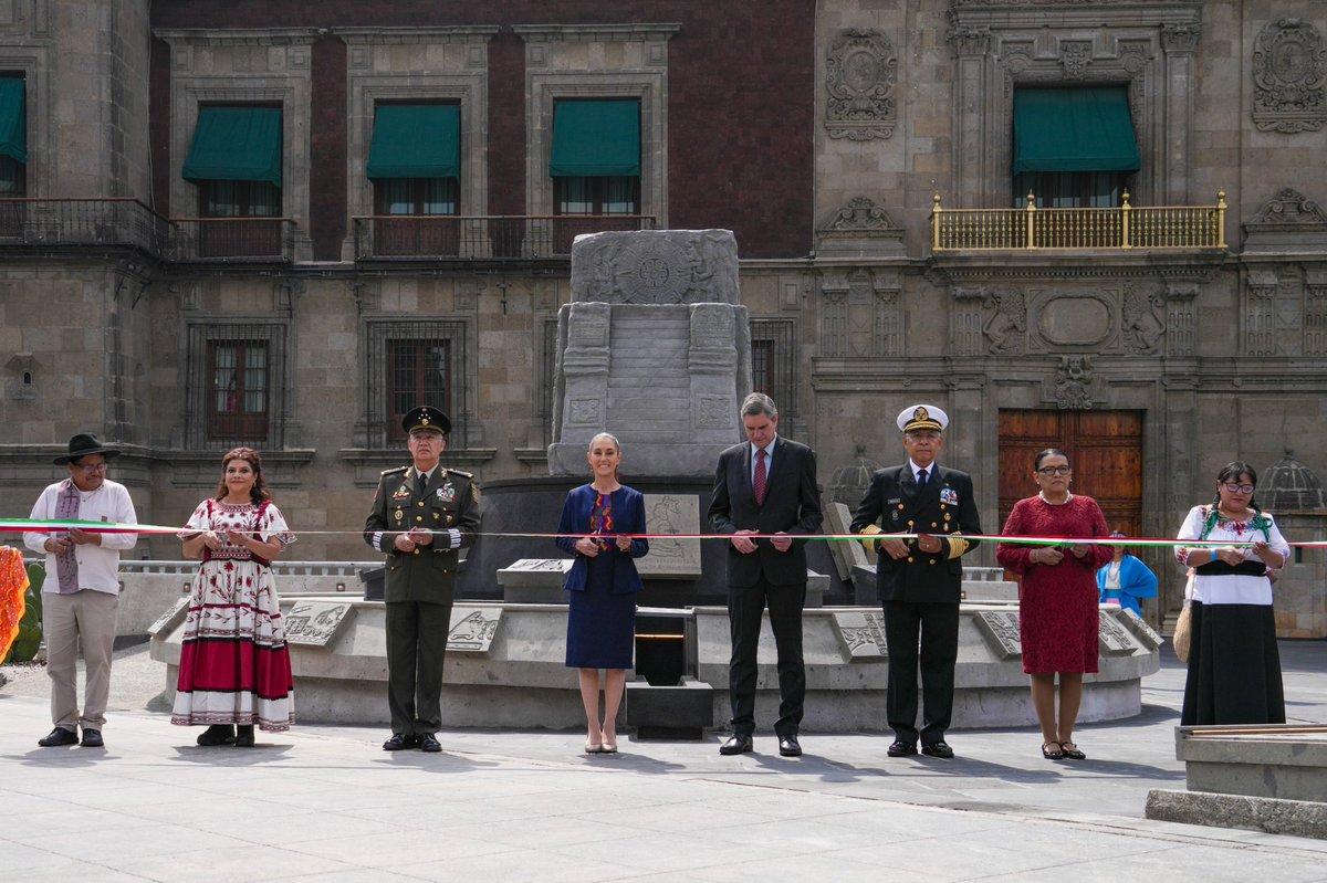 Secretaría de Cultura (@cultura_mx) on Twitter photo En el acto conmemorativo "México-Tenochtitlan. Siete siglos de legado de grandeza", la presidenta <a href="/Claudiashein/">Claudia Sheinbaum Pardo</a> destacó que el corazón de México late en su raíz indígena. Señaló que la grandeza del pueblo mexica vive en la lengua, la tierra, la memoria y la lucha de los pueblos En el acto conmemorativo "México-Tenochtitlan. Siete siglos de legado de grandeza", la presidenta <a href="/Claudiashein/">Claudia Sheinbaum Pardo</a> destacó que el corazón de México late en su raíz indígena. Señaló que la grandeza del pueblo mexica vive en la lengua, la tierra, la memoria y la lucha de los pueblos
