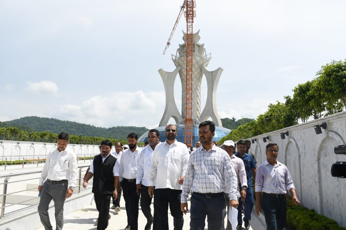 SamujjalBhatta's tweet image. ঐতিহাসিক অসম আন্দোলনৰ জাতীয় শ্বহীদৰ স্মৃতি যুগমীয়া কৰিবলৈ গুৱাহাটীত নিৰ্মিত শ্বহীদ স্মাৰক উদ্যান অসম চৰকাৰৰ অসম চুক্তি ৰূপায়ন বিভাগৰ মন্ত্ৰী অতুল বৰা আৰু সদৌ অসম ছাত্ৰ সন্থাই যৌথভাৱে পৰিদৰ্শন কৰাৰ মুহুৰ্ত্ত।অসম চৰকাৰ আৰু সদৌ অসম ছাত্ৰ সন্থাই এই প্ৰকল্পৰ বাবে প্ৰাথমিক পৰ্য…