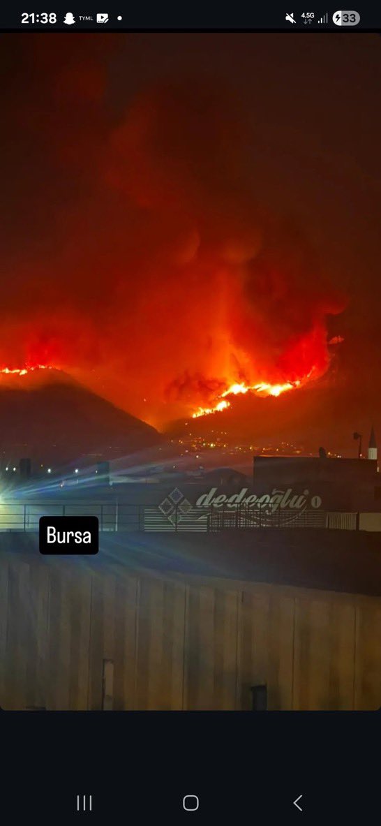 Hazan (@hazantheone) on Twitter photo Bursa'da yangın kontrolsüz şekilde büyüyor!!
#bursayanıyor 
#KarabükYanıyor 
#kahramanmarasyangın 
#KocaeliYanıyor Bursa'da yangın kontrolsüz şekilde büyüyor!!
#bursayanıyor 
#KarabükYanıyor 
#kahramanmarasyangın 
#KocaeliYanıyor