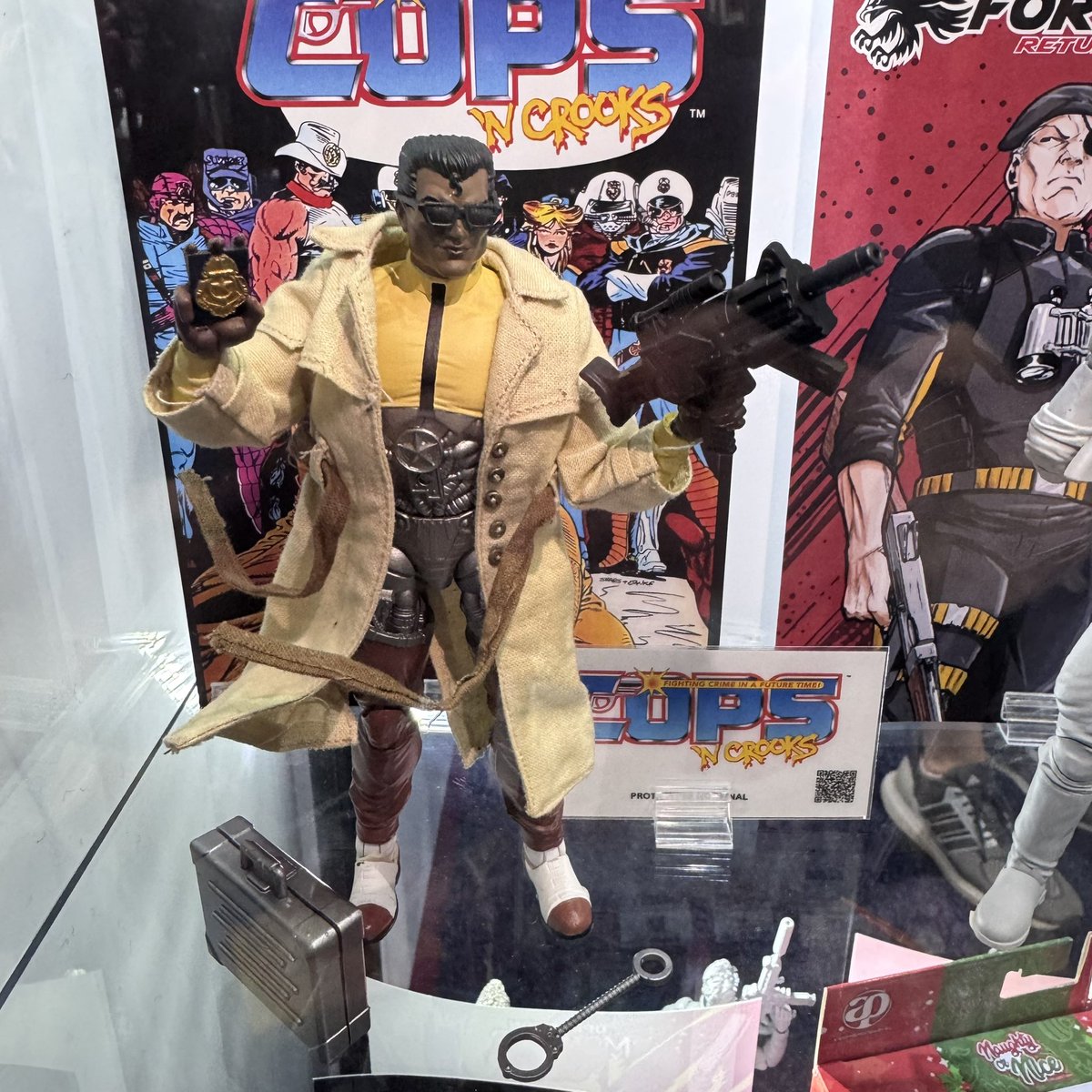 InPursuitofToys's tweet image. FIGHTING CRIME IN A FUTURE TIME! It was great seeing the upcoming @BigBadToyStore COPS ‘N CROOKS BULLETPROOF figure at SDCC!

#bigbadworkshop #cops #copsncrooks #bulletproof #sdcc #sdcc2025 #actionfigures #toynews #toycollector #toycommunity #inpursuitoftoys