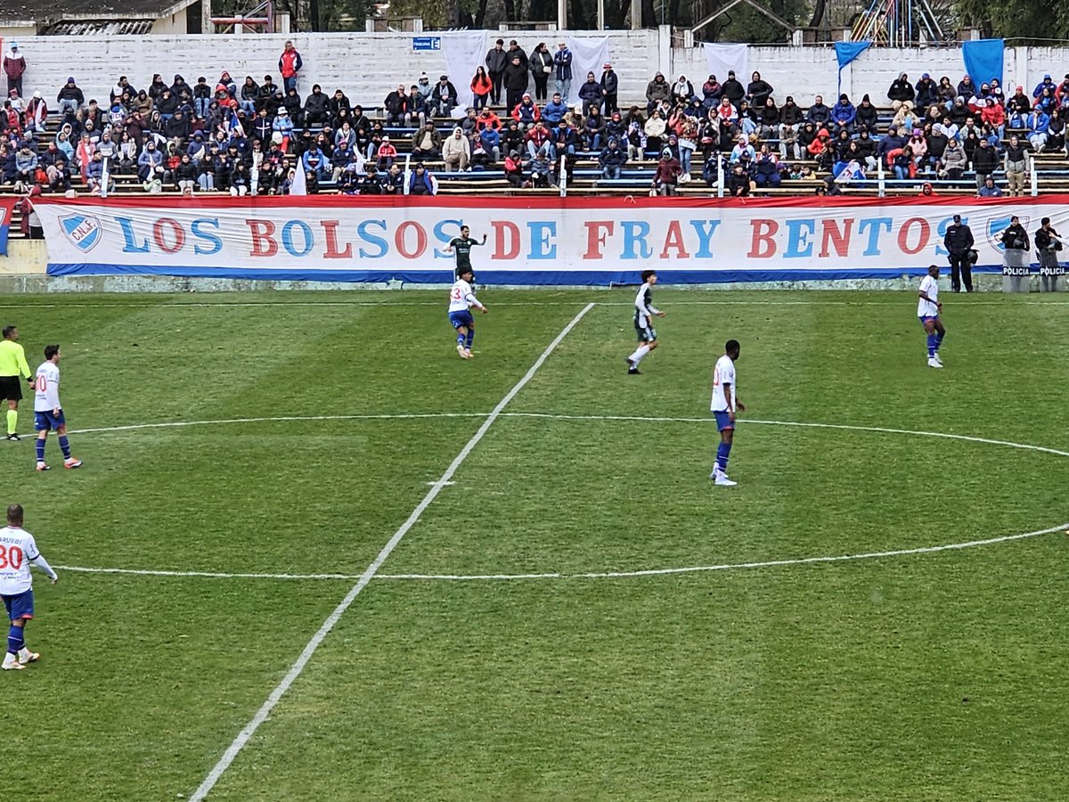 olivera_martin1's tweet image. 🚨Final del partido en Fray Bentos, Nacional 2 Plaza Colonia 1. Goles de Arady y Ebere. Más allá del resultado, posibilidades para la gente del interior tener la posibilidad nuevamente de ver a su equipo. Cosas positivas para el cuerpo técnico tricolor. Tiene mucho por mejorar,…