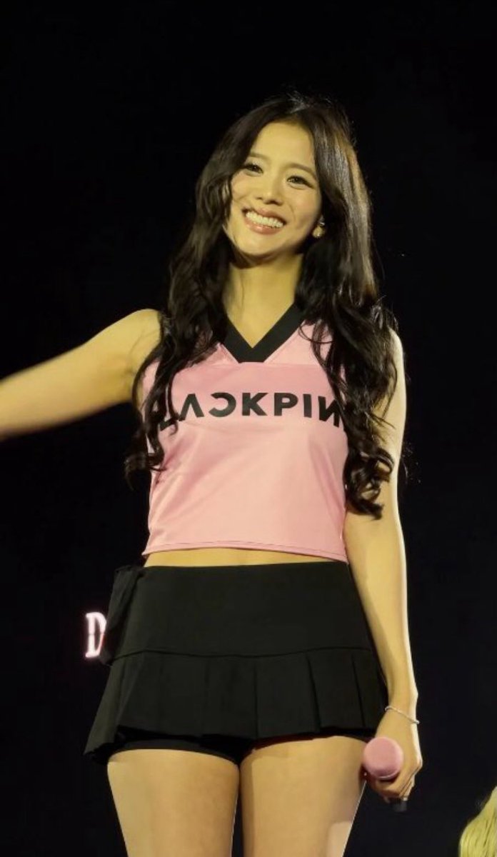 thekimjs's tweet image. That beautiful smile literally went straight through my heart