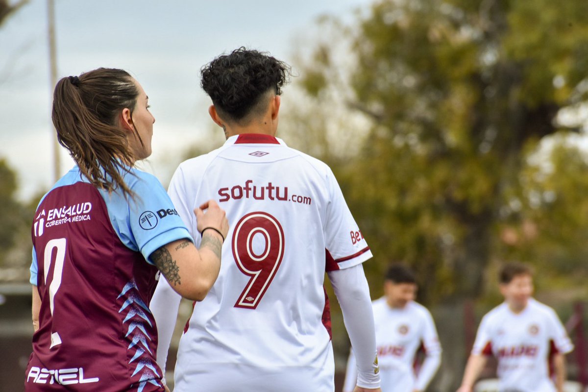 clublanus's tweet image. Presentamos el convenio con SoFutu.com, que desde hoy se luce en el dorsal de las camisetas de nuestro plantel de fútbol femenino y de hockey masculino.
es un software factory especializado en los contenidos digitales y video analisis para…