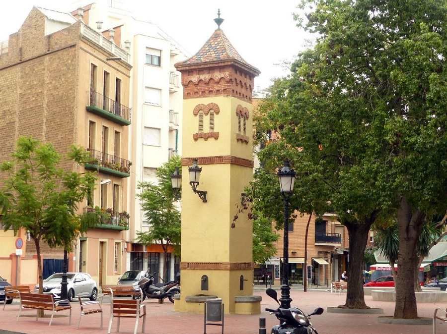 🚨 La font del Repartidor, símbol històric de L’Hospitalet, està en perill. El culpable? Una planificació urbanística dels anys 50 que segueix vigent. Segueix aquest fil i descobriràs com la desídia institucional ens pot fer perdre un tresor. #FontDelRepartidor #LHospitalet 🧵