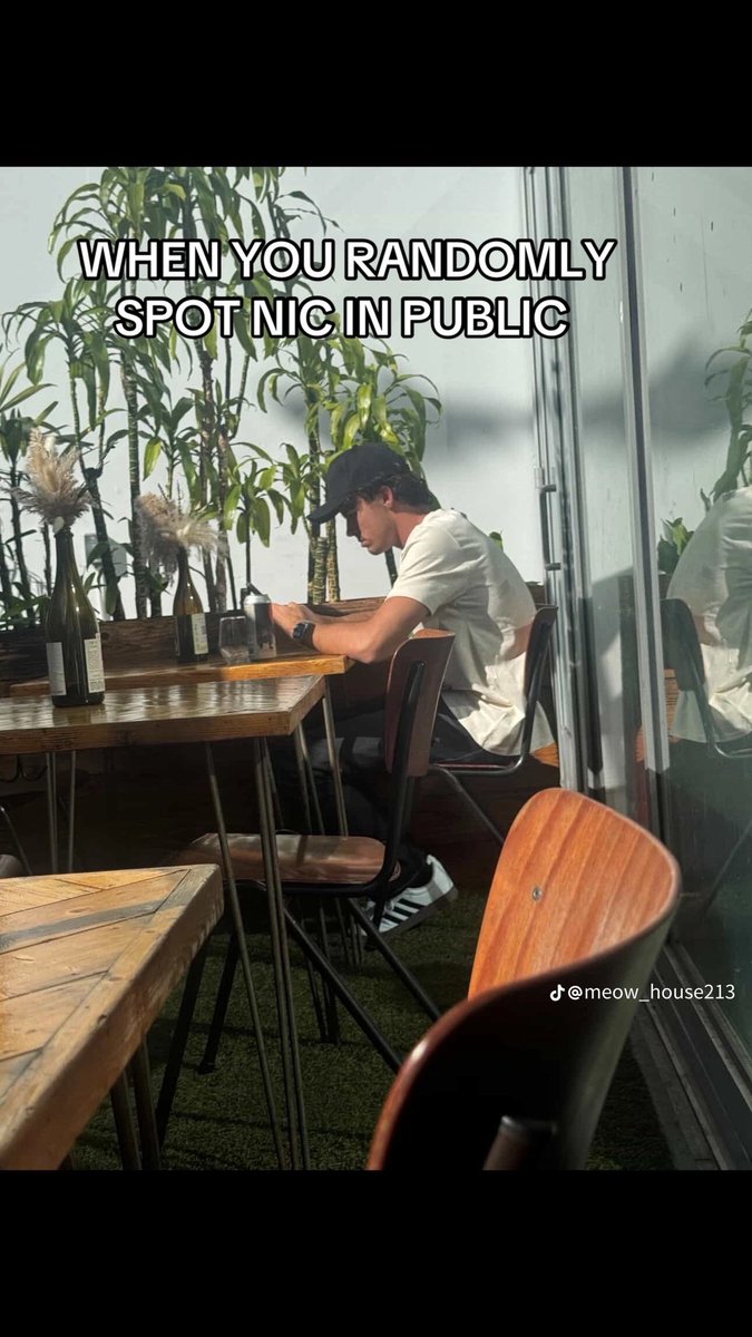 jaseminn__'s tweet image. He’s so bored