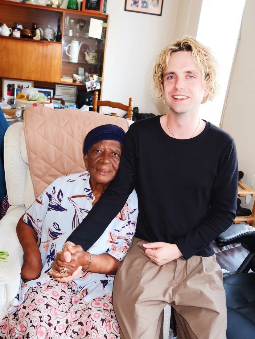 Deego y la abuelita de Nia 😉