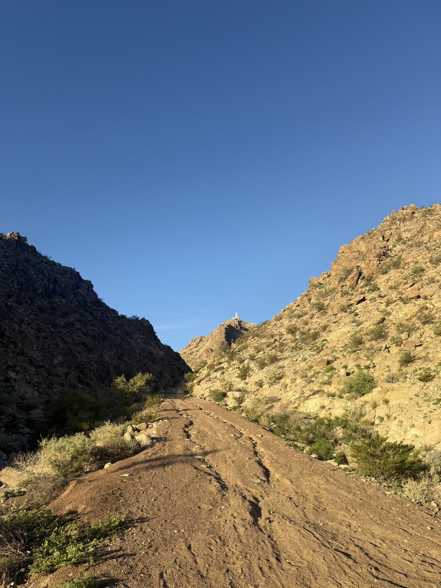 AdrianBroaddus's tweet image. Do yourself a favor and hike Mount Cristo Rey.
Powerful, featuring views of Mexico, New Mexico and Texas
