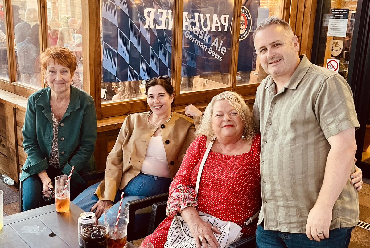 martynrolly's tweet image. Fantastic night @prestonmarkets @TheOrchardPres1 
with Tom Burns wife Pauline and daughter Georgina, watching Telex Sun…
