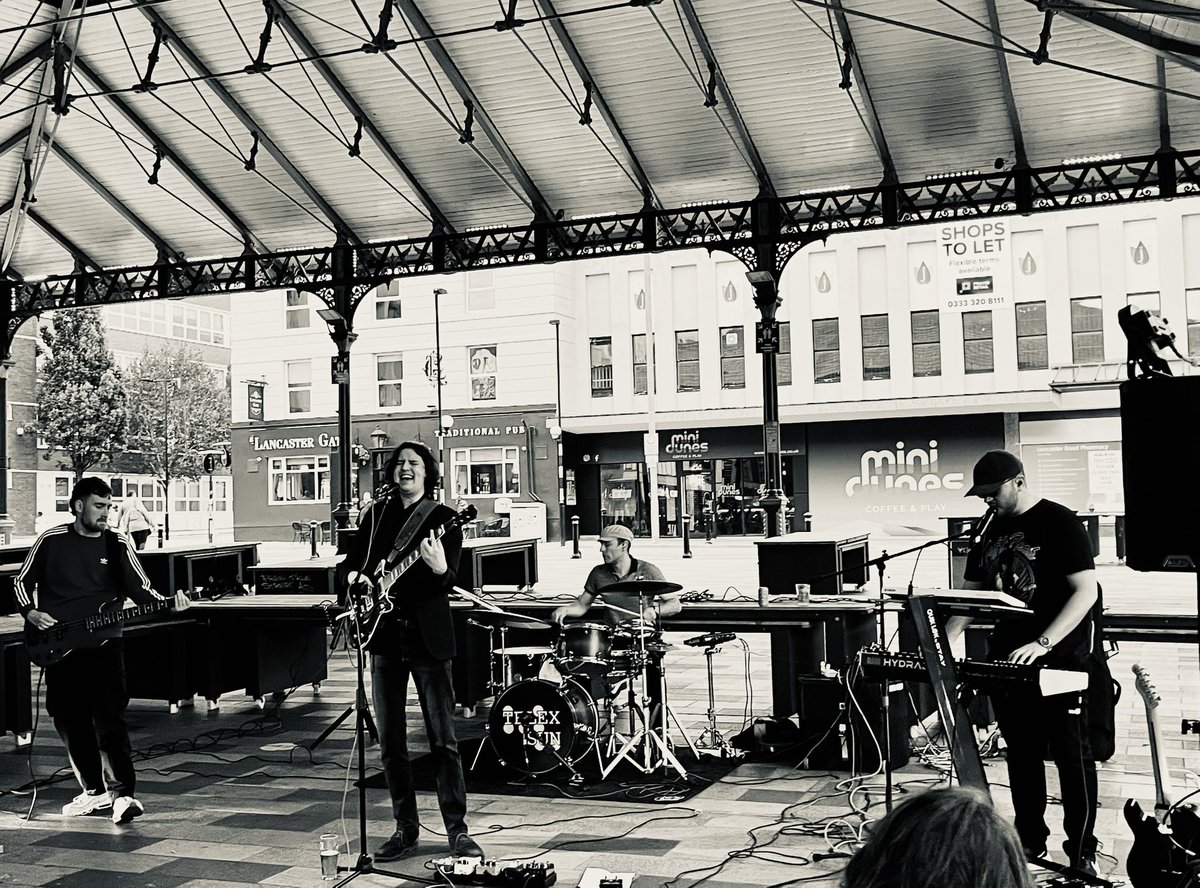 martynrolly's tweet image. Fantastic night @prestonmarkets @TheOrchardPres1 
with Tom Burns wife Pauline and daughter Georgina, watching Telex Sun…