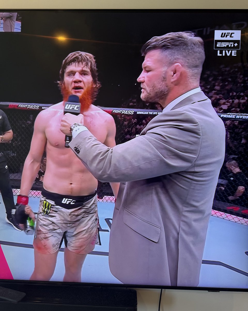 Flowersbyfidels's tweet image. only two eyes in this picture #UFCAbuDhabi