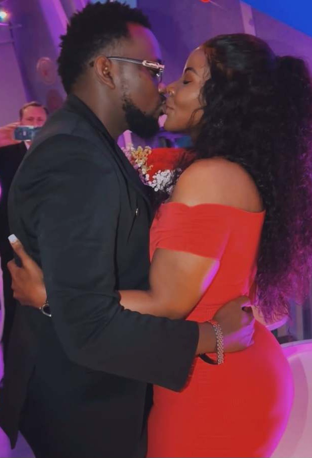 felix_oketcho's tweet image. What has convinced Lucas lubyogo aka Levixone gospel artist too get hooked to oldie Desire Luzinda as awife banange.
Share your comment
#Levixone Desire