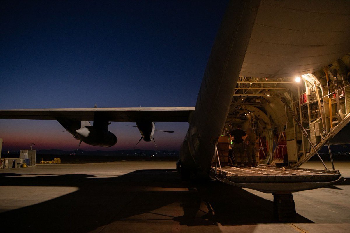 Channel8English's tweet image. Israeli army releases photos of humanitarian aid airdrops as Gaza relief operation begins
The Israeli military has published new images showing the launch of humanitarian aid deliveries to #Gaza, with food and medical supplies being air-dropped into the war-torn enclave.