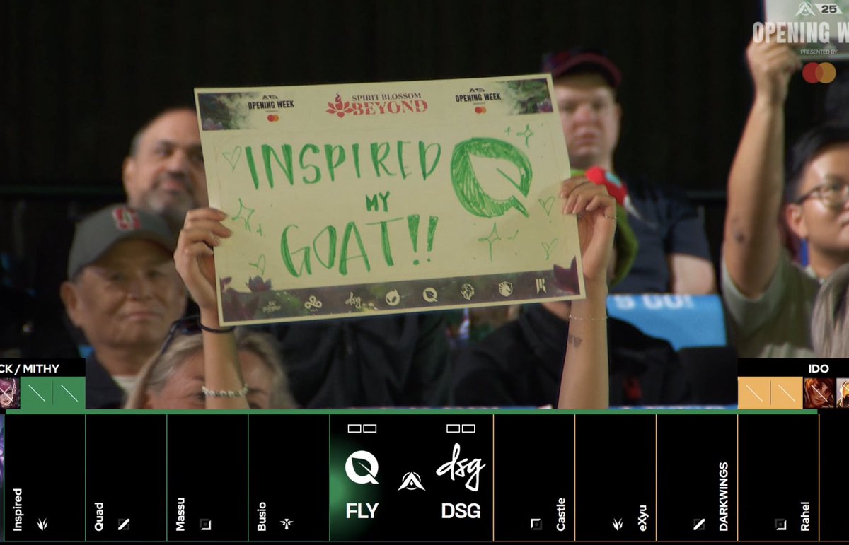 chovycheeks's tweet image. THEY GOT MY POSTER!! #FLYWIN