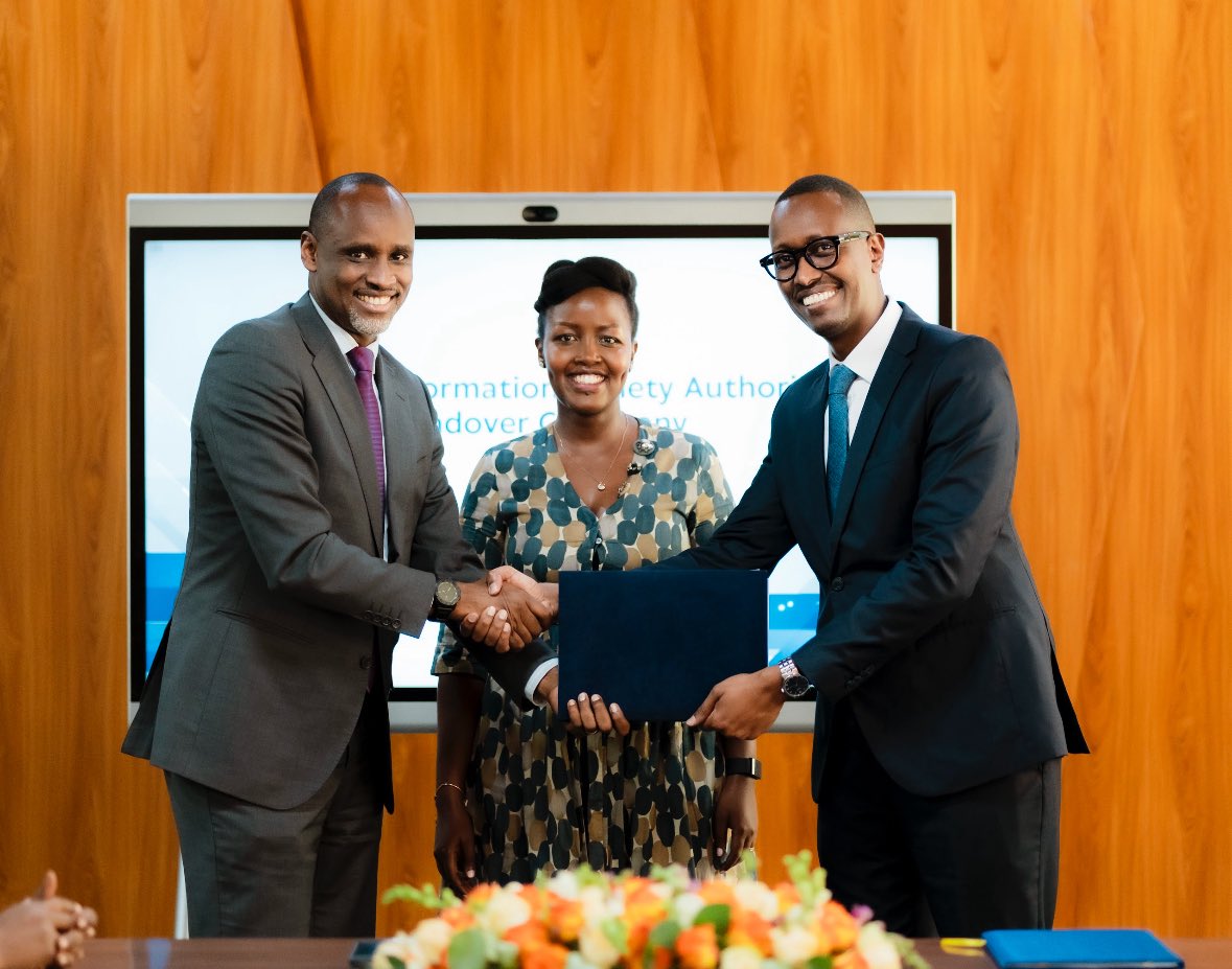 RwandaICT's tweet image. Yesterday, Minister @MusoniPaula witnessed the official handover between the outgoing and incoming leadership at @RISARwanda .
To the outgoing CEO @IBMuhizi thank you. Your leadership has left a lasting impact on Rwanda’s ICT sector.
To the incoming CEO @TonySebera we look…