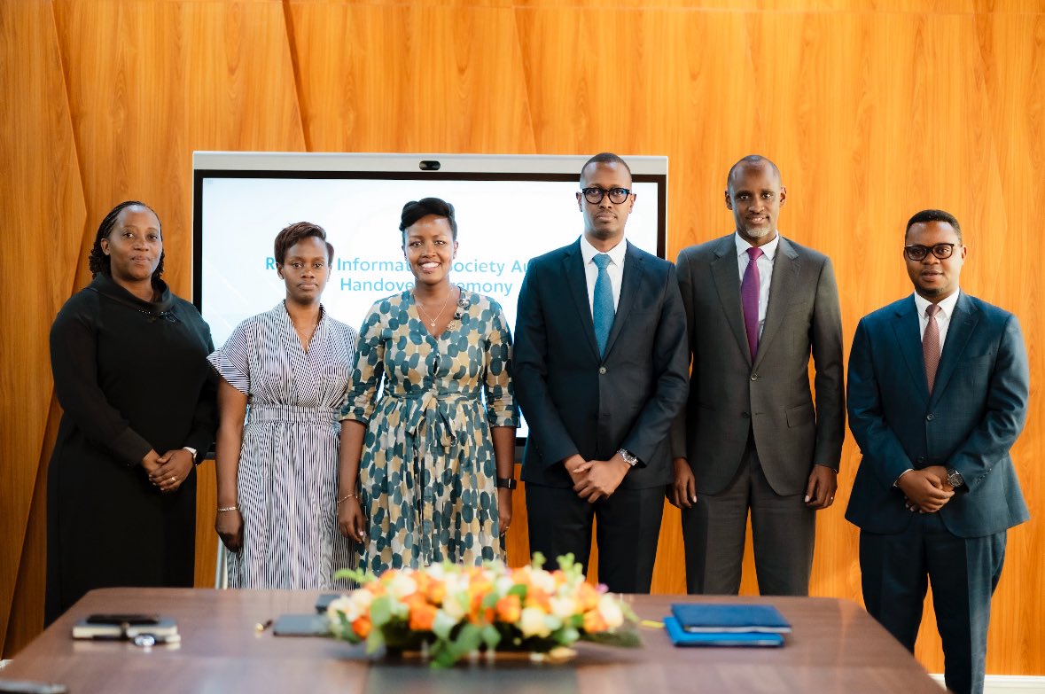RwandaICT's tweet image. Yesterday, Minister @MusoniPaula witnessed the official handover between the outgoing and incoming leadership at @RISARwanda .
To the outgoing CEO @IBMuhizi thank you. Your leadership has left a lasting impact on Rwanda’s ICT sector.
To the incoming CEO @TonySebera we look…