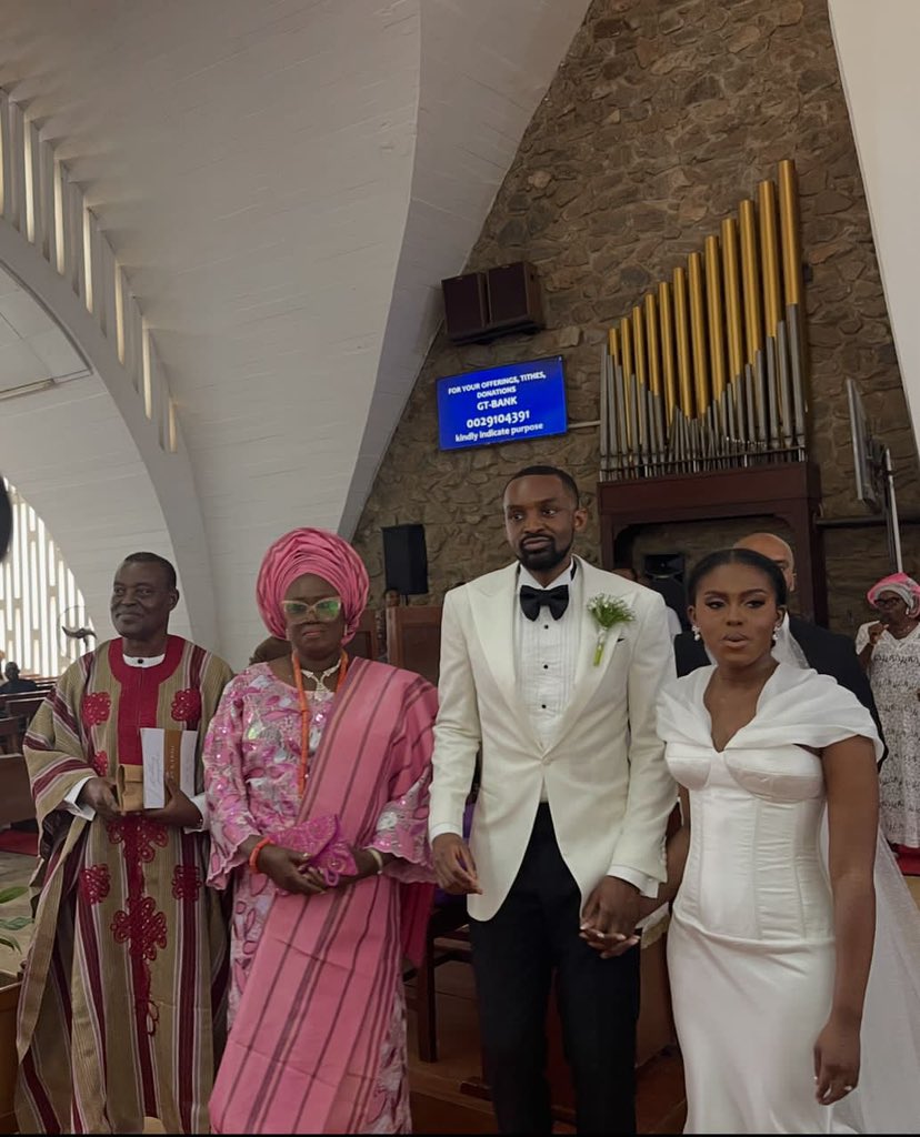 ikhide's tweet image. University of Ibadan. July 26, 2025. One reason I came to Nigeria was to attend the wedding of Professor Eghosa Osaghae's daughter. Eghosa and I have been bosom buddies since 1974 when we were roommates and classmates at Edo College (H.Sc, 1974-1976).
My…