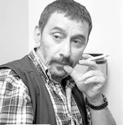 imad_ayo's tweet photo. مُلهم ، استثنائي ، عبقري ، أسطوري ، أيقوني ،مناضل ، منحاز للعدالة الاجتماعية أو يساري مزمن، فيلسوف مسرحي موسيقي ناقد ساخر فوضوي صادم إشكالي ، يبقى توصيفاً مجرد توصيف لا يمكن مطلقاً على اختزال وتصنيف ما يُستعصى على الاختزال والتصنيف  ، ولا حتى بوسعه أن يمنحنا القليل من  العزاء . https://t.co/vzqRosN3fb