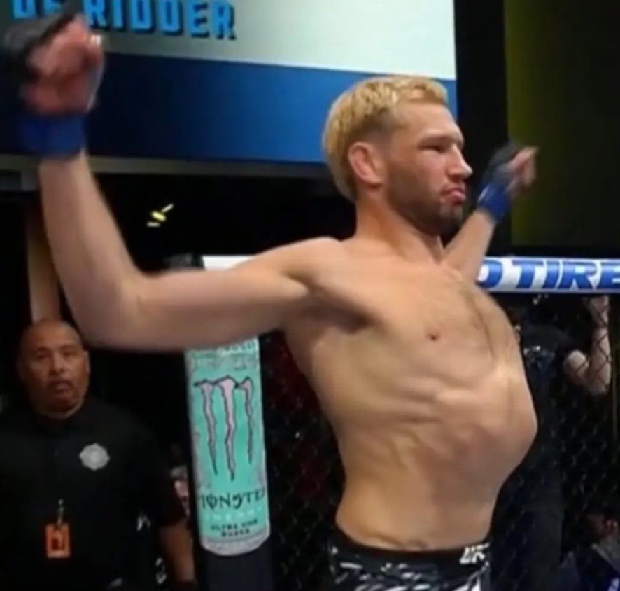 uhhvaimorrer's tweet image. Desculpa ai Robert Whittaker, mas o mundo precisa ver essa luta 😭🙏