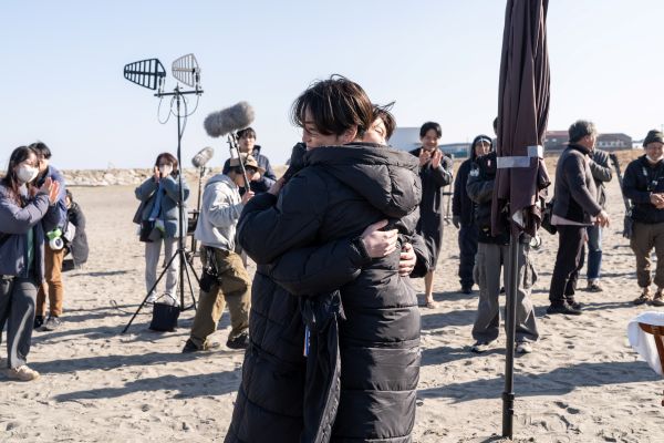 astage_ent's tweet image. 【CINEMA】『事故物件ゾク 恐い間取り』🎬
亀梨和也が本人役で出演‼️
新場面写真&渡辺翔太との熱烈ハグを切り取ったメイキング写真も解禁!📸✨
▶️astage-ent.com/cinema/jikobuk…
#事故物件ゾク #渡辺翔太 (#SnowMan) #亀梨和也
@jikobukken2025