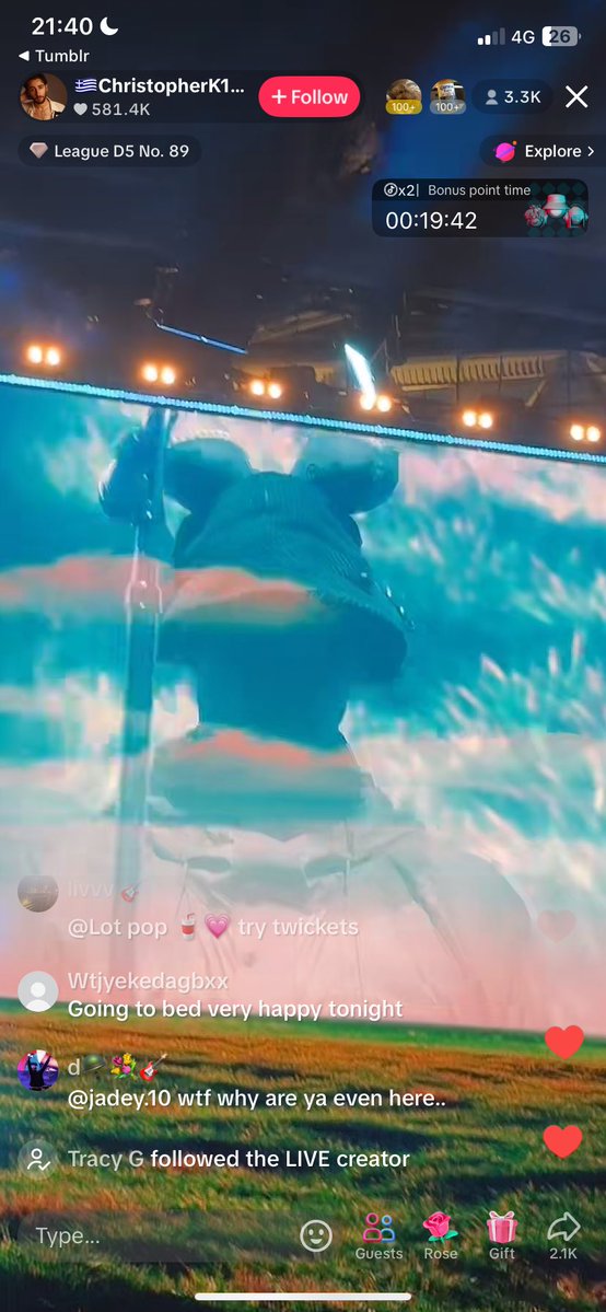 mybigmouthh's tweet image. liam with his maracas on his head this time looking like mickey fucking mouse