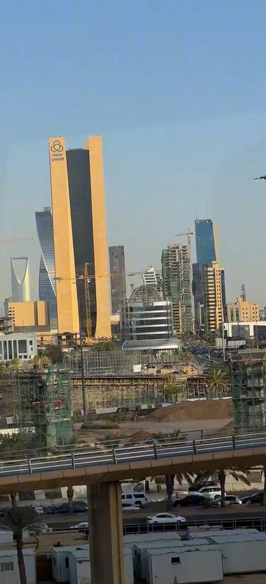 first_1ine's tweet image. 🏗️ أعمال جسور ضخمه في تقاطعات طريق الملك سلمان و الطريق الدائري مع طريق الملك فهد