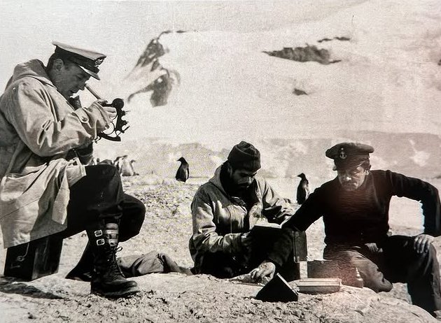 🇨🇱🇦🇶| Marinos en la primera expedición antártica chilena (1947).