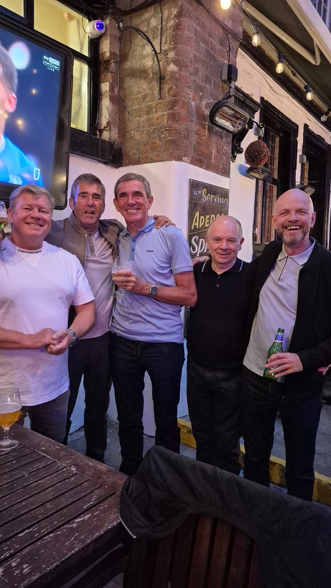 liverblokelfc's tweet image. Belated 61st Birthday night with some of the lads. Up the Reds ❤️💪