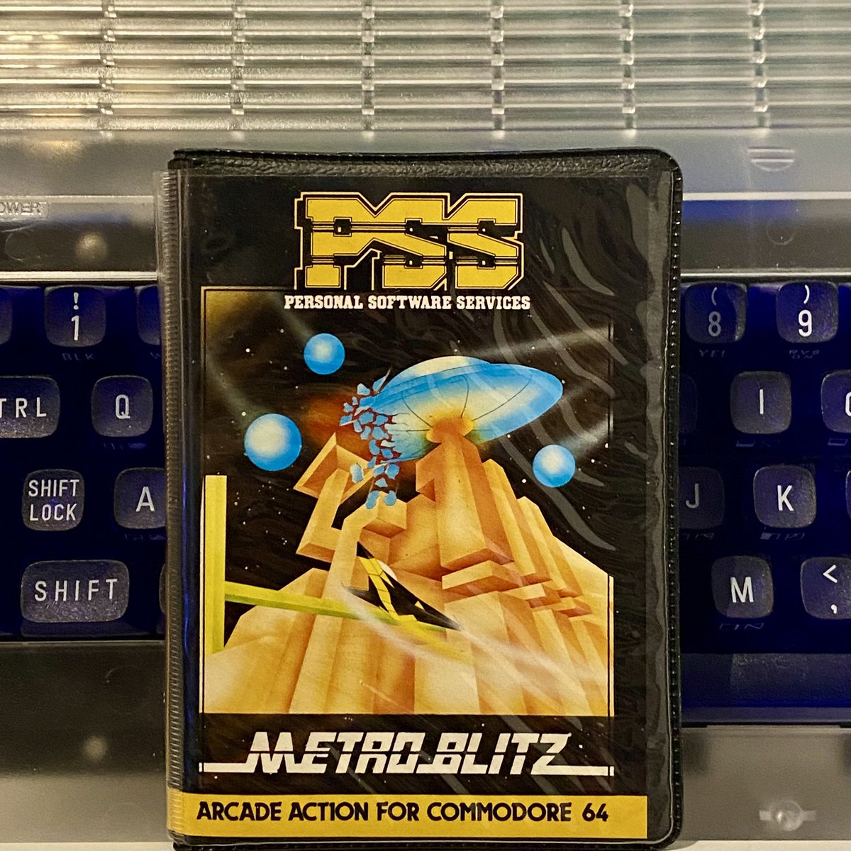retroguybry's tweet image. 🕹C64 Game of the Day🕹
Metro Blitz (1983) by Robert LeBlanc and published by PSS. Unusual this as it kind of mixes Missile Command with Defender. Fly around shooting down the attacking flying saucers before they crash slowly destroy your city. #Commodore64 #C64 #C64GameOfTheDay