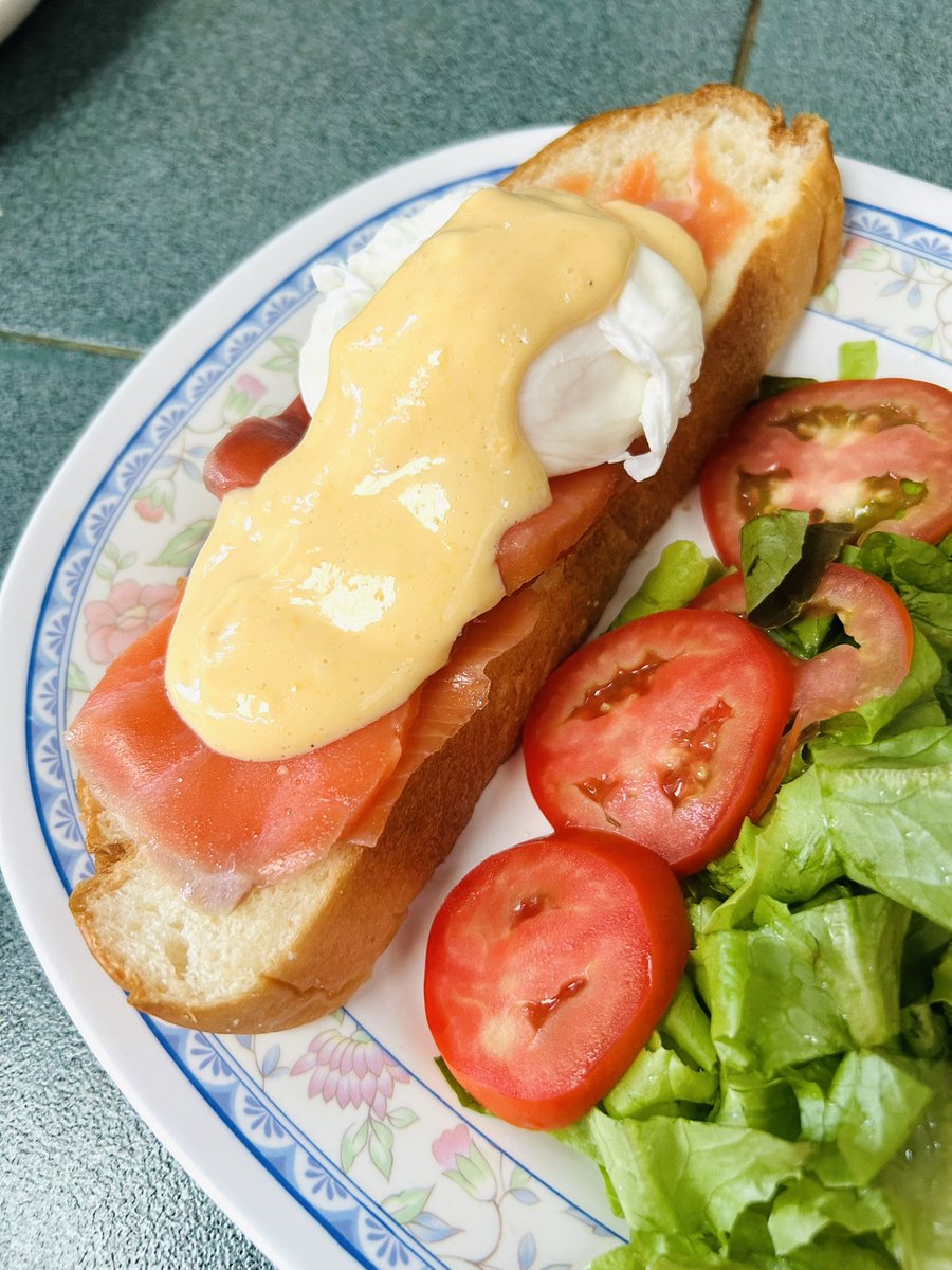 kimi247sleepy's tweet image. Also, Egg Benedict first time with mom’s help