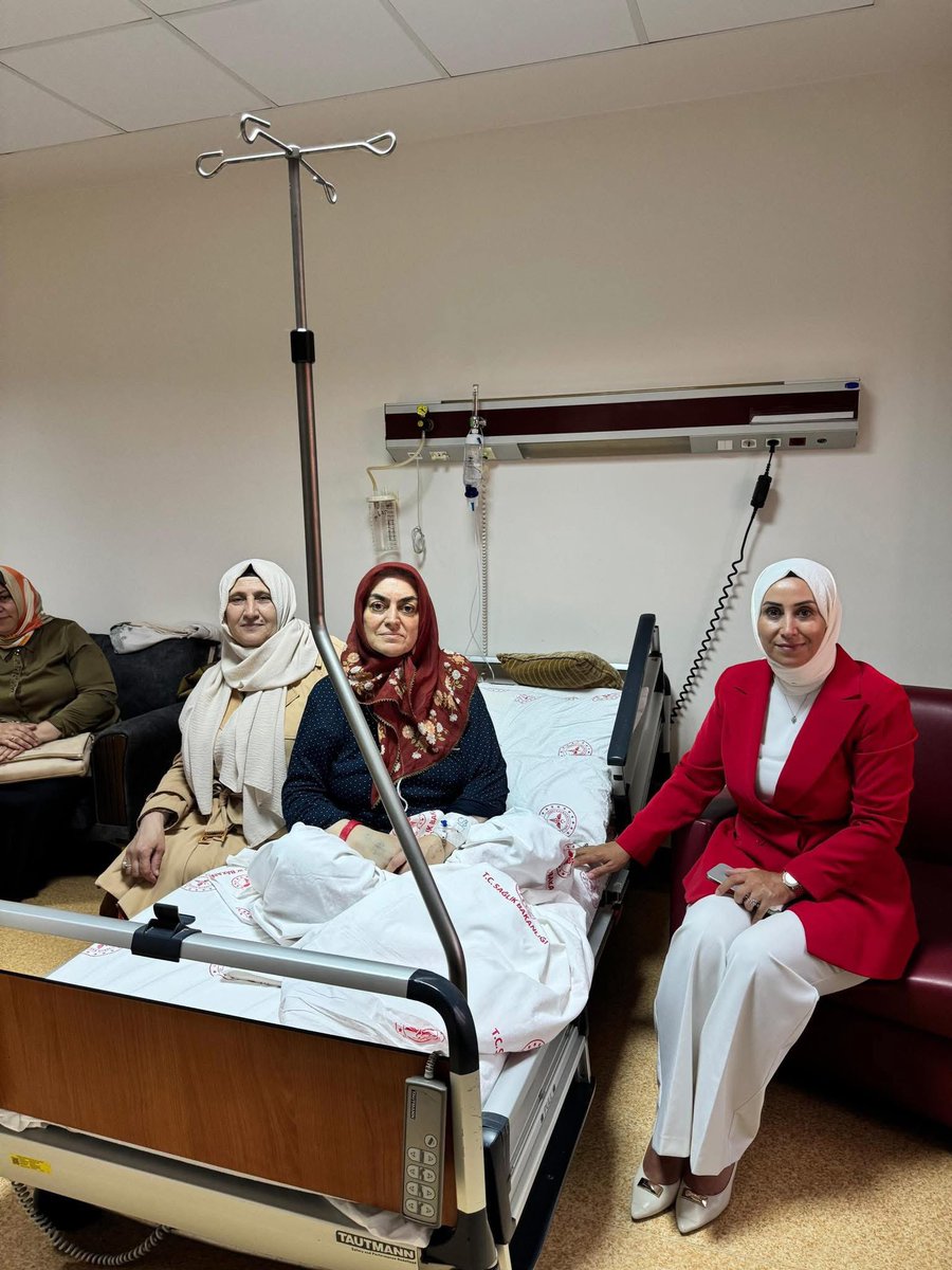 ayfercihan's tweet image. AK Parti Sürmene Kadın Kolları’nda birlikte yol yürüdüğümüz, kıymetli dava arkadaşımız Mefaret Sekban’ın vefatını derin bir üzüntüyle öğrendim.
Teşkilatımıza emek vermiş, örnek duruşuyla iz bırakmış, hanımefendi kimliğiyle gönüllerimizde yer edinmiş değerli ablamıza Allah’tan…