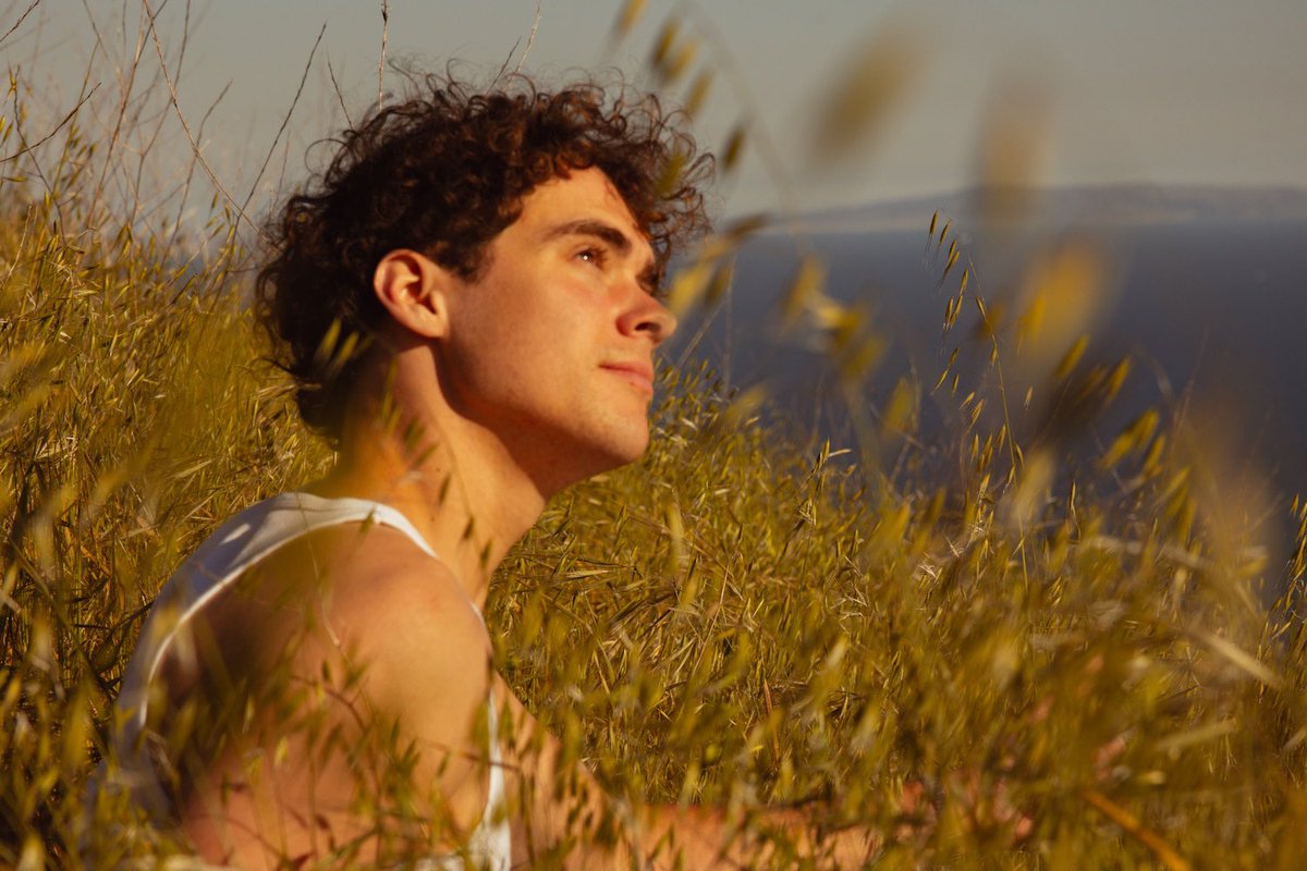 Joshua Bassett México 🇲🇽 (@joshuabassettmx) on Twitter photo Hoy se cumple un año desde que Joshua lanzó “The Golden Years”, su primer álbum 💿🎵🌻
Tuvimos la oportunidad de escucharlo unas horas antes de su estreno gracias a <a href="/warnermusicmex/">Warner Music México</a>, y es un momento que siempre vamos a recordar con muchísimo cariño💛 Hoy se cumple un año desde que Joshua lanzó “The Golden Years”, su primer álbum 💿🎵🌻
Tuvimos la oportunidad de escucharlo unas horas antes de su estreno gracias a <a href="/warnermusicmex/">Warner Music México</a>, y es un momento que siempre vamos a recordar con muchísimo cariño💛
