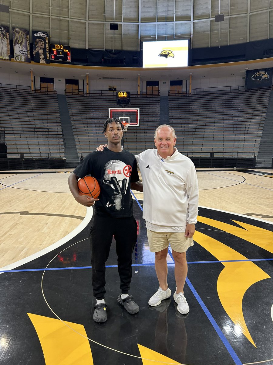 GulfportBoysBB's tweet image. Big thanks to Coach Ladner and Southern Miss Basketball for an awesome Elite Camp today! Our guys had a great showing today!
#GCode
#AdmiralRecruits