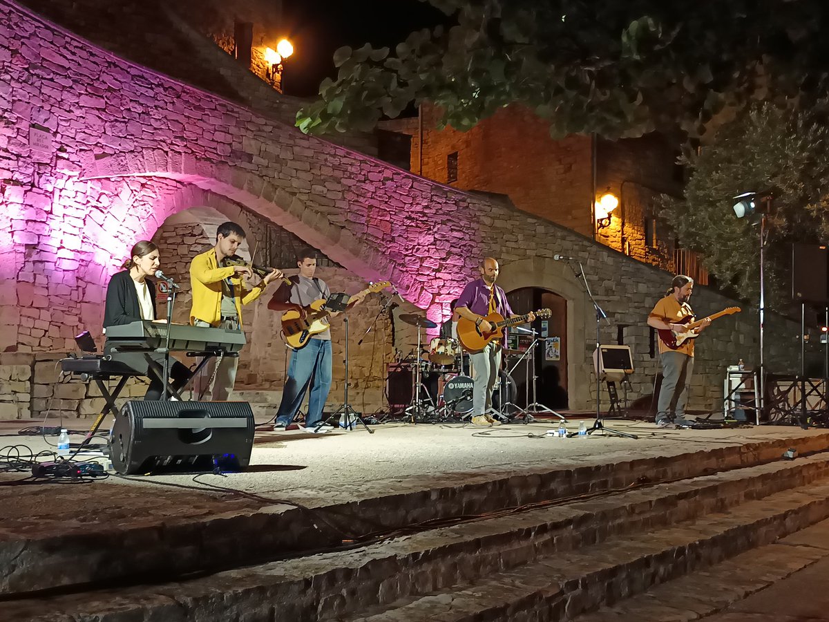 Carme Montcusí (@cmontcusi) on Twitter photo Avui a <a href="/TurismedeFores/">Turisme de Forès</a> espectacular concert d'<a href="/annadivori/">Anna d'Ivori</a> . Un luxe des del Mirador de Forès. #ConcadeBarberà #Fores #concertsquefanestiu Avui a <a href="/TurismedeFores/">Turisme de Forès</a> espectacular concert d'<a href="/annadivori/">Anna d'Ivori</a> . Un luxe des del Mirador de Forès. #ConcadeBarberà #Fores #concertsquefanestiu