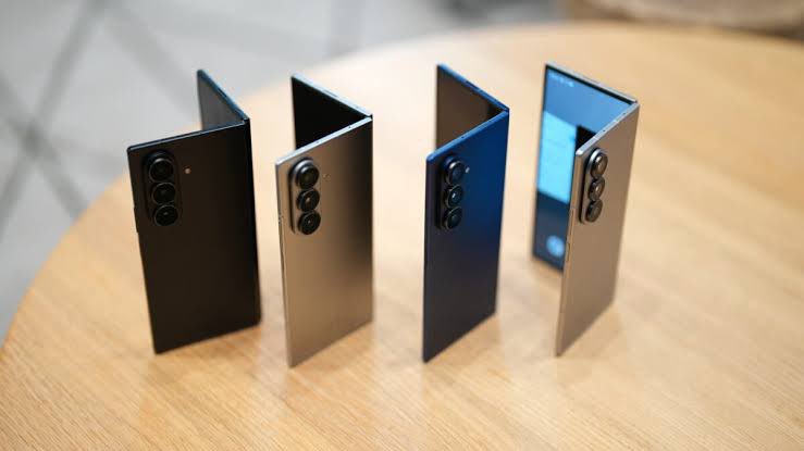 bimadoteth's tweet image. The Fold and Flip 7 just dropped.
And let’s be real
You’re either gonna admire it from your screen…
Or you’ll bag it with money you made from this space.
Nobody’s handing it to you.
No brand is gifting it yet.
And screenshots won’t turn into cash.
So the real question is:…