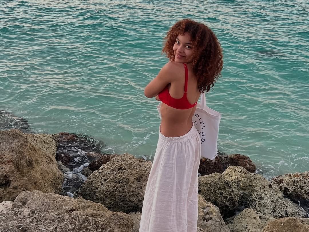 whitneythinker's tweet image. ocean girl🌊