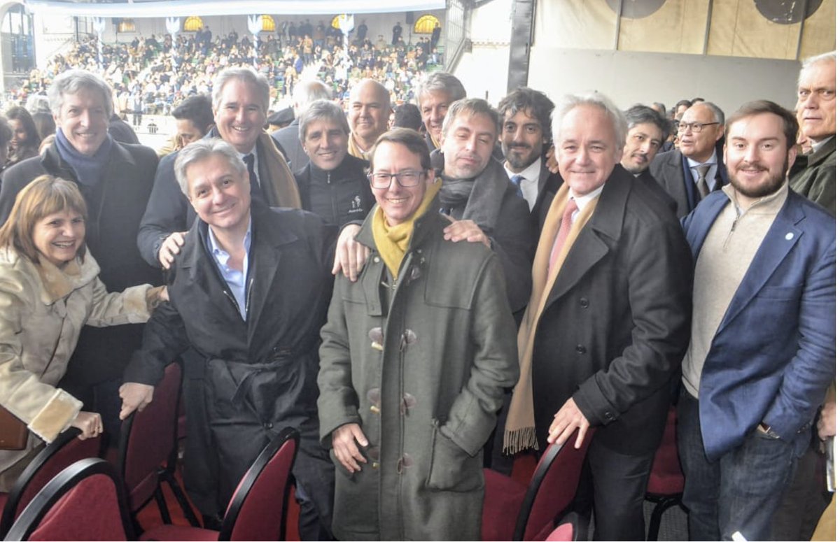 Jose Luis Daza (@joseluisdazaar) on Twitter photo La vida a veces te da regalos, como ser parte de este maravilloso equipo que está llevando adelante una de las transformaciones económicas más importantes en el mundo
Gracias <a href="/JMilei/">Javier Milei</a> Gracias <a href="/LuisCaputoAR/">totocaputo</a>
VLLC! La vida a veces te da regalos, como ser parte de este maravilloso equipo que está llevando adelante una de las transformaciones económicas más importantes en el mundo
Gracias <a href="/JMilei/">Javier Milei</a> Gracias <a href="/LuisCaputoAR/">totocaputo</a>
VLLC!
