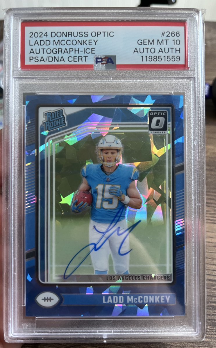 CR_cards's tweet image. Some recent adds that are coming to Chicago next week 🔥
The Bo Blue is one of my favorite cards that I’ve had in a while. Courtesy of @MuirHEADofState