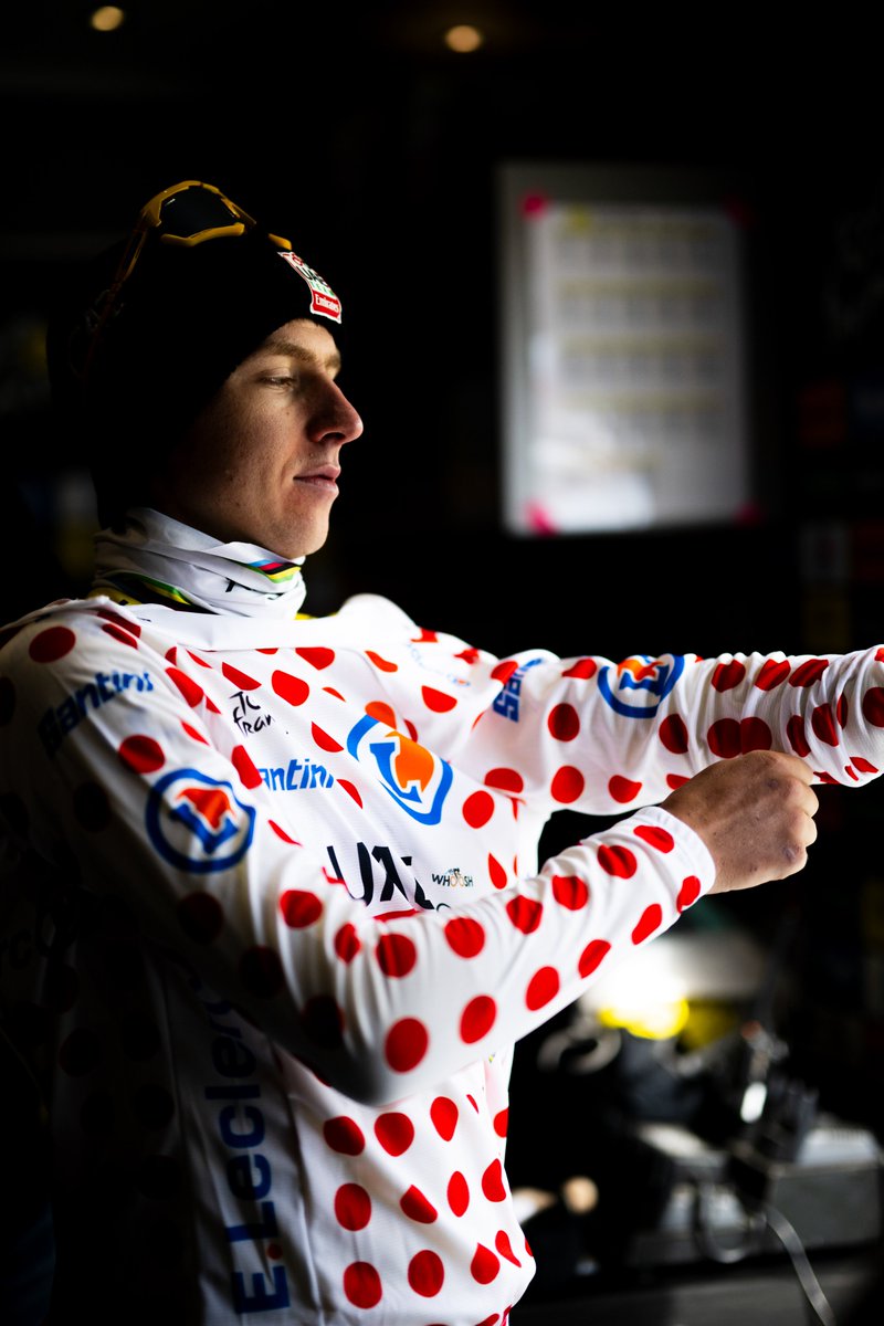 maillotapois's tweet image. ⚪️🔴 RT & follow pour tenter de gagner un maillot à pois dédicacé par Tadej Pogačar avec @SANTINI_SMS
⚪️🔴 RT & follow for the chance to win a Tadej Pogačar signed polka dot jersey with @SANTINI_SMS
#TDF2025