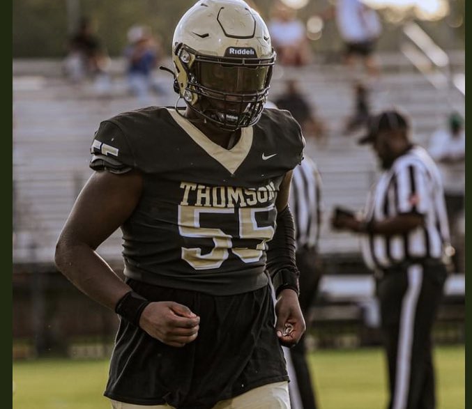JThomas55_'s tweet image. From 240 my senior year with zero offers to now 305 going into my second year of juco with multiple division 1 offers I refuse to let anybody out work me because I came from nothing !!! @JUCOFFrenzy @coachniclaud @GMC_Football @coachjack_w @Cameron_57_ @CoachLReady