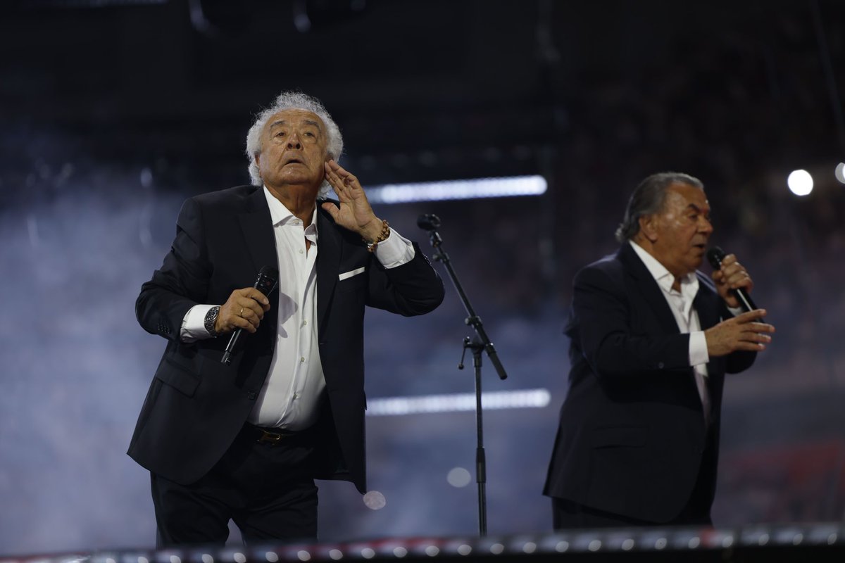 🥊 <a href="/LosDelRioMusic/">Los del Río Oficial</a> ponen bocabajo el <a href="/EstadioCartuja/">Estadio La Cartuja</a> de #Sevilla en #LaVeladaDelAñoV #LaVelada5 #LosDelRío