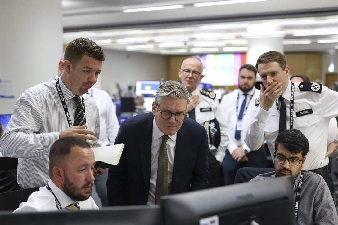 The TV Grump (@thetvgrump) on Twitter photo <a href="/disclosetv/">Disclose.tv</a> “Yes PM, a Mr Davies in Bournemouth. He’s just purchased a Union Jack mouse mat.” <a href="/disclosetv/">Disclose.tv</a> “Yes PM, a Mr Davies in Bournemouth. He’s just purchased a Union Jack mouse mat.”